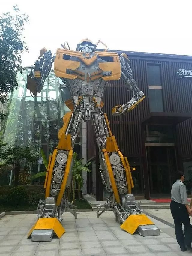 7米大黄蜂陕西宝鸡市华夏世界城项目中心成功举办
